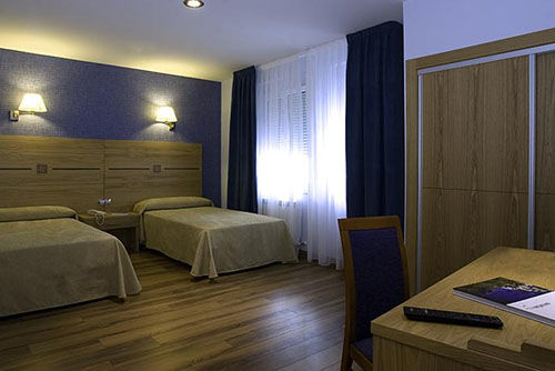 40 Nudos Hotel Aviles